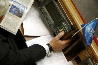 Досрочные выборы в Раду готовы перенести на осень