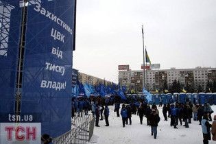 Три тысячи сторонников Януковича собрались под ЦИК