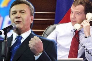 Медведев поздравил Януковича с победой и пригласил в Россию