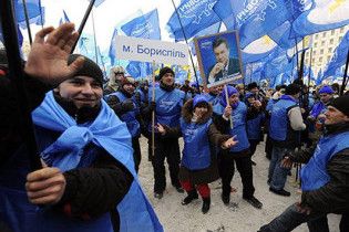 Партия регионов взяла под контроль три четверти Украины