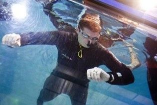 Швейцарский дайвер продержался под водой без воздуха почти 20 минут