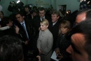Тимошенко требует третьего тура