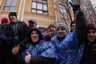 Под Высшим админсудом собрались сторонники Януковича и милиция