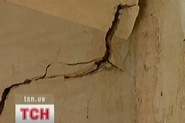 Тріщина в стіні