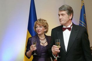 Ющенко с женой наконец-то переезжают с госдачи в Конча-Заспе