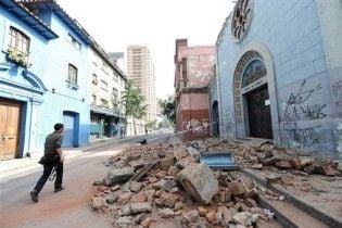 Землетрясение в Чили: число жертв превысило сотню