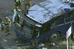 В США перевернулся автобус с пассажирами: 6 погибших