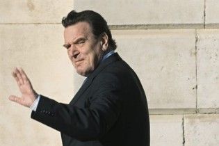 Шредер: вступление Украины в НАТО навредит стабильности в Европе