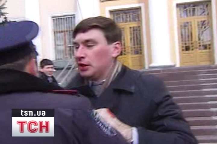Націоналісти побили захисника Табачника