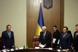 Министрам запретили покупать новые авто, мебель и технику