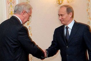 Азаров обсудил с Путиным детали "серьезных" газовых соглашений