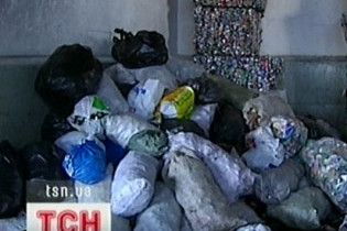 В Донецке перестали вывозить мусор