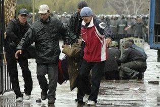 В охваченном беспорядками Бишкеке началось массовое мародерство