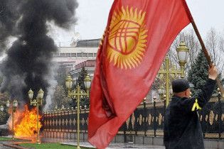 США похвалили временное правительство Киргизии и обвинили Бакиева в беспорядках