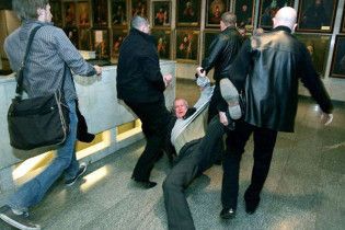 Во время драки на выставке, посвященной жертвам УПА, задержали БЮТовского помощника