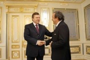 Янукович гарантировал Платини, что Украина будет готова к Евро-2012
