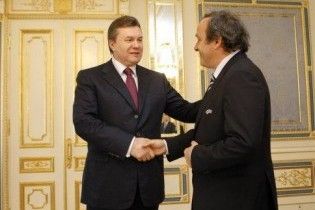 Янукович пригласил Платини в Украину