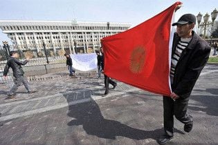 В Бишкеке начались погромы на крупнейшем в Кыргызстане вещевом рынке