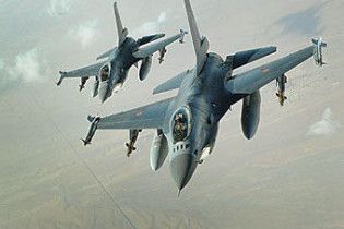 Польша согласилась разместить у себя американские самолеты F-16