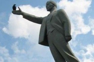 На Львовщине Ленина переплавили в Мать-Украину