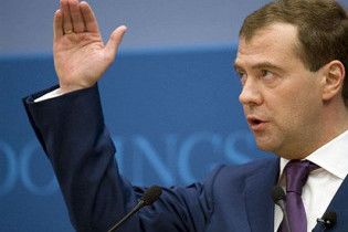 Медведев пообещал допустить в Россию украинский телеканал