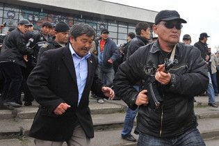 Сторонники Бакиева захватили юг Киргизии