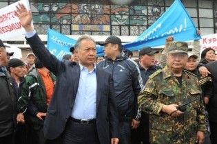 Белорусские дипломаты выехали из Киргизии, спасаясь от "экстремистских элементов"
