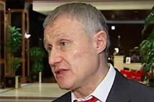 Суркис: "в такую жару нельзя играть"