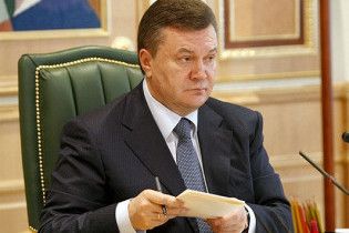 Гастарбайтеры передадут Януковичу посылку с дешевым газом