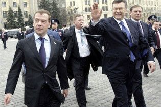 Янукович объяснил Медведеву, что дождь в Киеве - это к деньгам