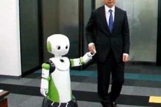 В Японии презентовали робота-поводыря для пожилых
