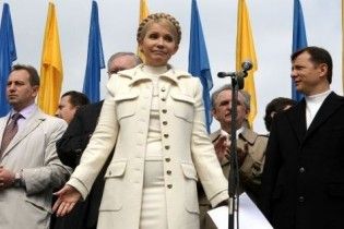 ПР попросила оппозицию не фестивалить под парламентом, уподобляясь "шариковым"