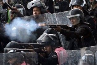Военные взяли штурмом баррикады оппозиционеров в Бангкоке