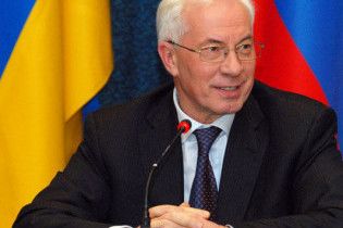 Азаров снова отправился в Россию
