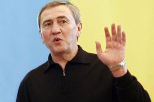 Черновецкий выставил на продажу 12 иностранных посольств