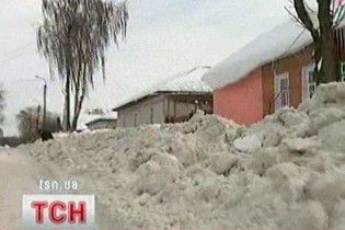У Черновецкого говорят, что студенты сами напросились чистить снег