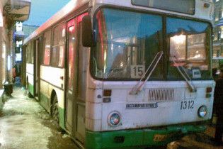 В Петербурге автобус врезался в толпу на остановке: есть жертвы