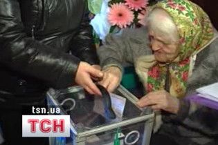 В Крыму женщина проголосовала в день своего столетия