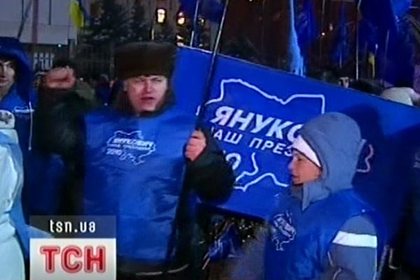 Мітинг під будівлею ЦВК