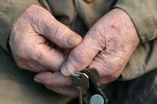 На Донетчине двое парней избили и изнасиловали 69-летнюю женщину