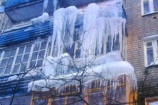 В центре Киева сосулька разбила женщине голову