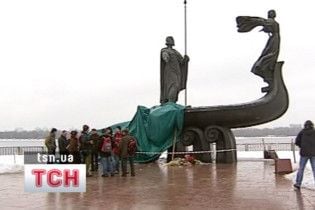 Памятник основателям Киева выльют в бронзе