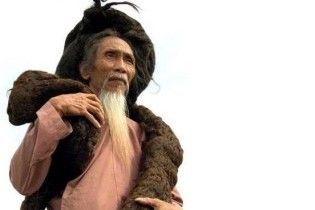 Во Вьетнаме умер человек с самыми длинными волосами в мире