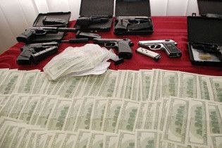 Скандал с продажей оружия в Харькове: 4 милиционера задержаны, 11 - уволены