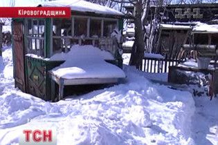 На Кировоградщине жители хутора вырыли снежные тоннели между дворами