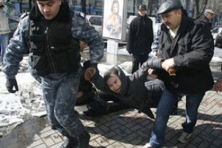 В Киеве "Беркут" разогнал акцию против незаконной застройки