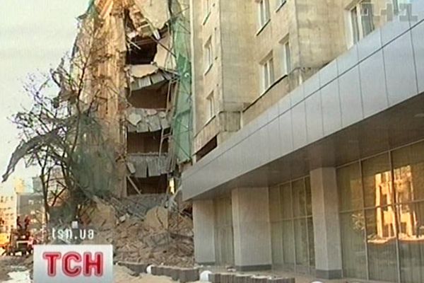 Обвал стіни