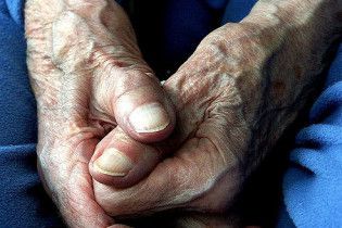 Янукович присвоил звание "Мать-героиня" 100-летней киевлянке