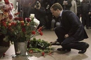 Медведев пообещал уничтожить "зверей", устроивших теракты в Москве