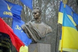 Донецкий адвокат собирается лишить звания Героя Романа Шухевича